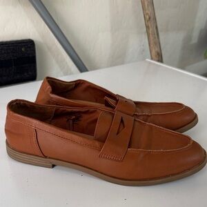 Old Navy Women's Tan Loafers